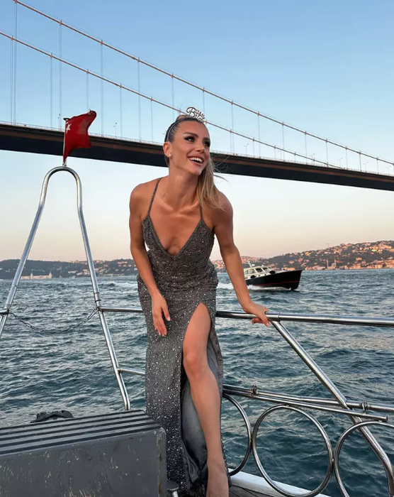Miss Europe a murit la 27 de ani. A căzut de pe un pod, după ce a fugit de poliție