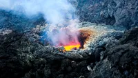 Cel mai activ vulcan din Europa a erupt de două ori într-o singură săptămână. Imagini spectaculoase din Italia. VIDEO