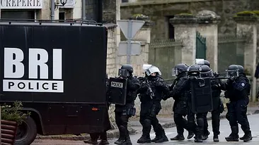Trupele speciale ii urmaresc ca-n filme pe cei doi suspecti ai masacrului din Paris! Au fost luati noi ostatici