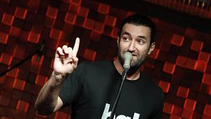 S-a pozat şi a "scăpat" fotografia pe internet! SMILEY şi-a petrecut Crăciunul cu o... blondă! "În sfârşit..."