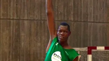 La 16 ani, are 2,27 metri inaltime