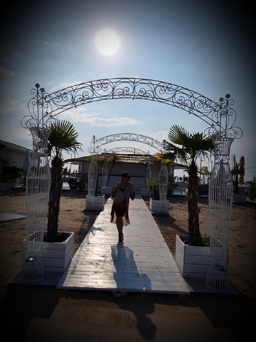Bianca Rus, în costum de baie pe plajă!