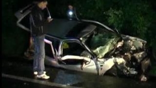 Trei tineri si-au pierdut viata dupa ce masina in care se aflau a fost spulberata de un microbuz