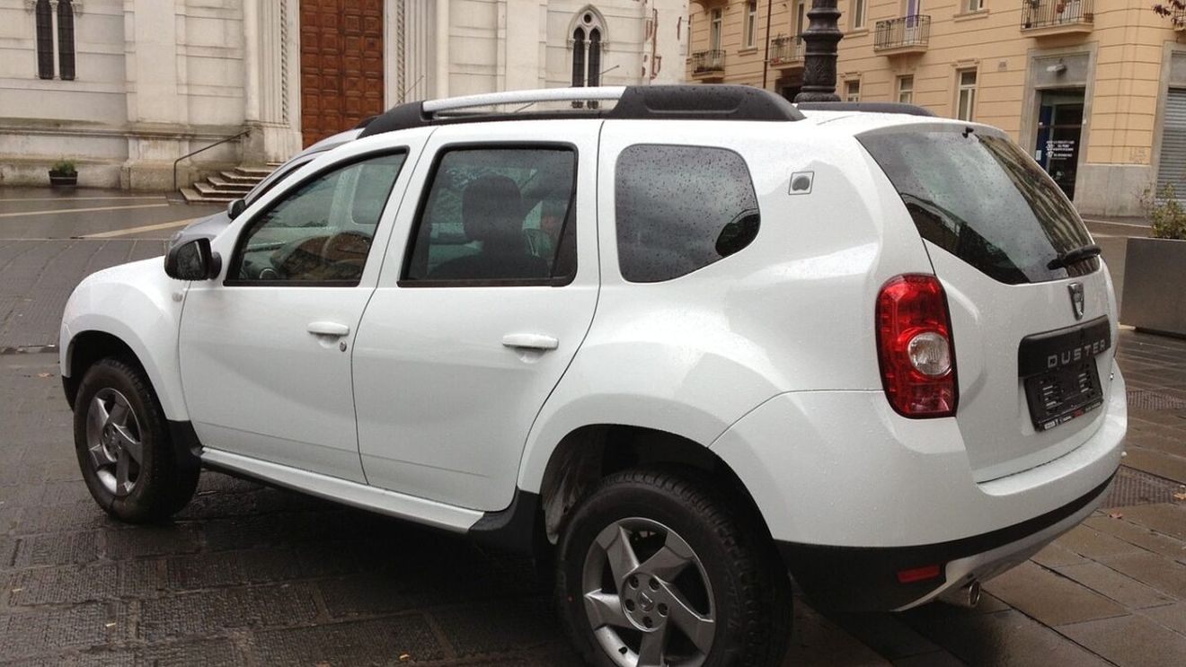 Pericolul mortal care s-ar ascunde sub capota de la Dacia. Revoltă în masă a șoferilor după descoperirea făcută