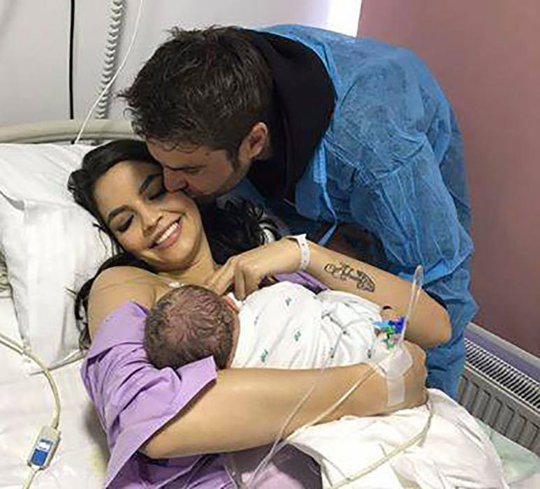 În linie dreaptă. Adrian Mutu îl pregăteşte, deja, pe Tiago pentru o carieră de fotbalist. Cum s-au filmat cei doi