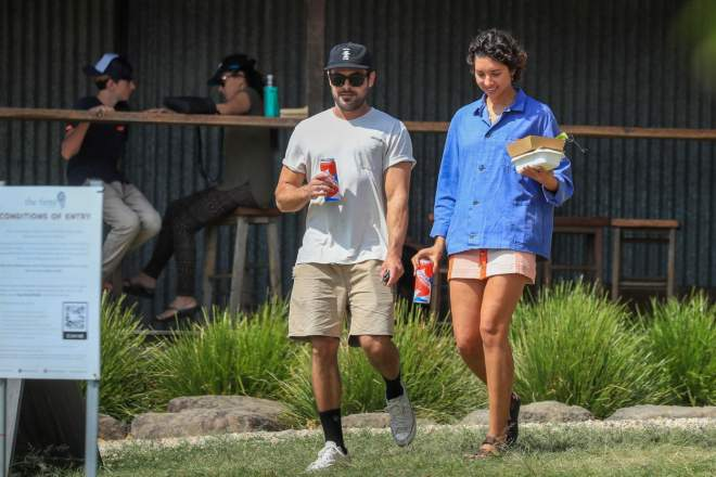 Zac Efron, la un pas de căsătorie. Cine este bruneta care l-a cucerit pe celebrul actor