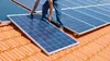 Românii cu panouri fotovoltaice pot primi bani de la stat. Sprijin de până la 15.000 de lei pentru baterii