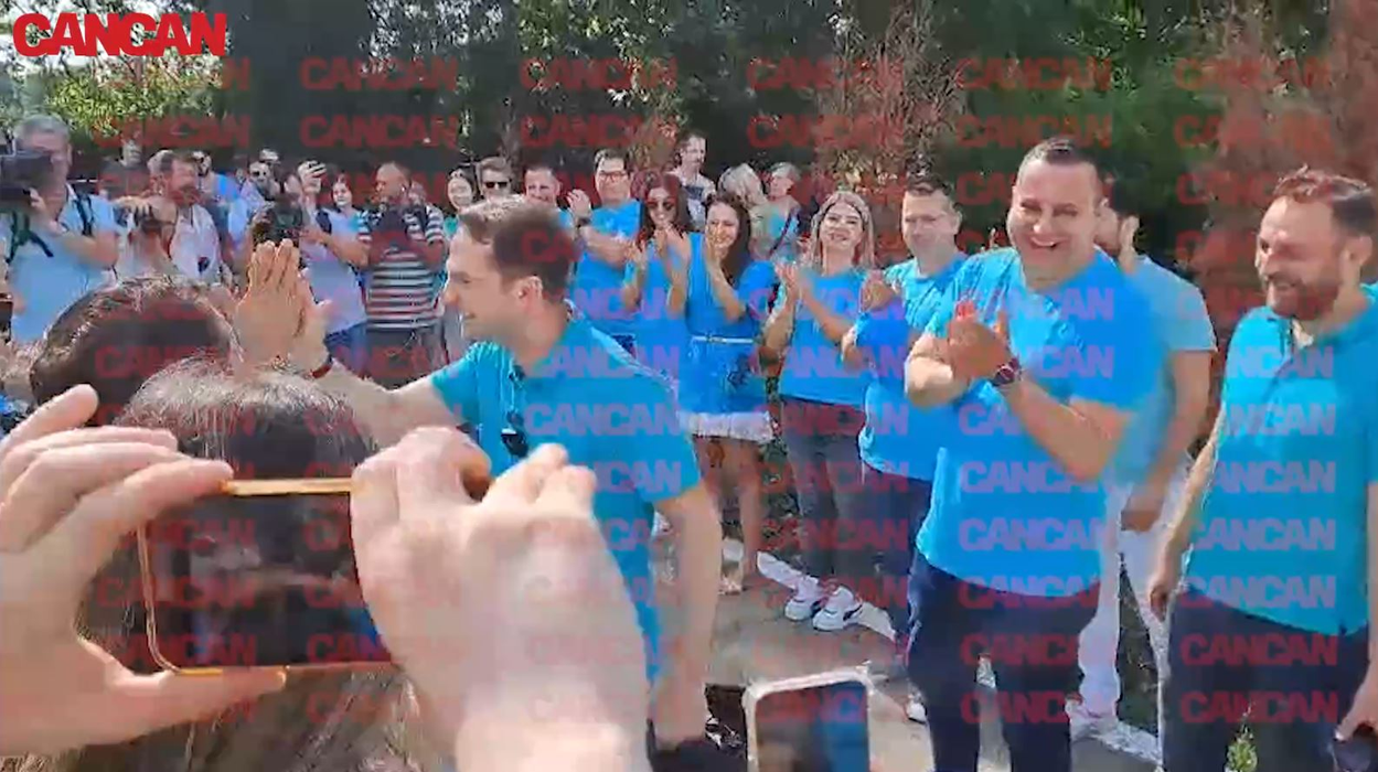 Sebastian Burduja, aplaudat de simpatizanți / sursă foto: Cancan.ro