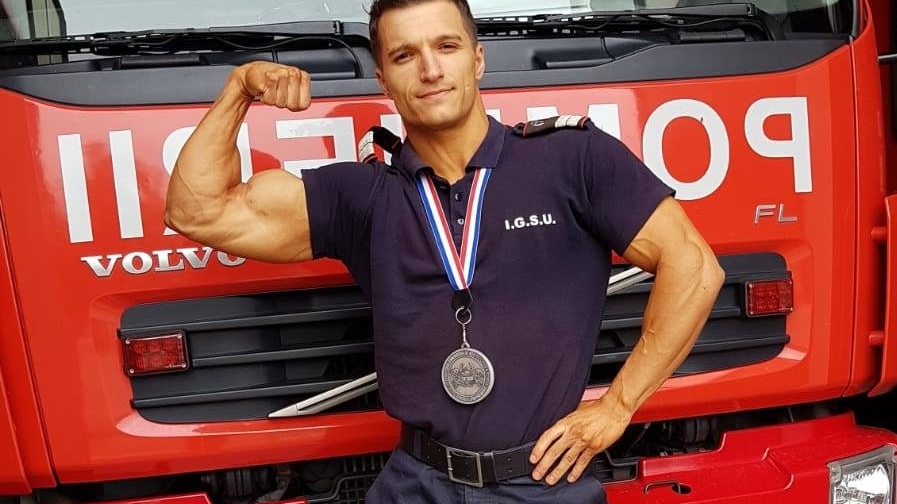 Un pompier din Mehedinți a luat medalia de argint la Campionatele Europene de Culturism şi Fitness