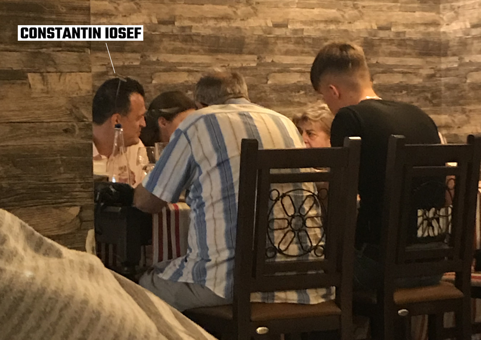 Constantin Iosef, fostul soț al lui Teo Trandafir, alături de apropiați
