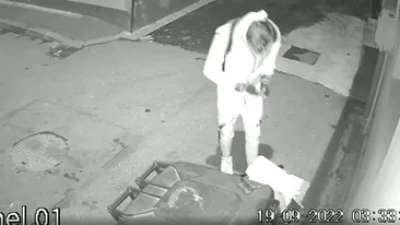 Credea că nimeni nu îl vede, dar camerele de supraveghere l-au prins în fapt. Ce făcea acest clujean noaptea, la ora 3:33, pe o stradă din Someșeni
