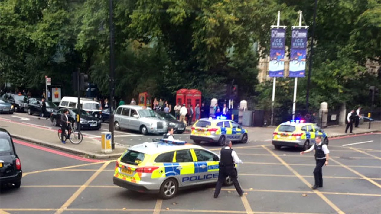 Anglia, din nou sub teroare. Un vehicul a lovit mai mulţi pietoni aflaţi în faţa Muzeului de Istorie din Londra