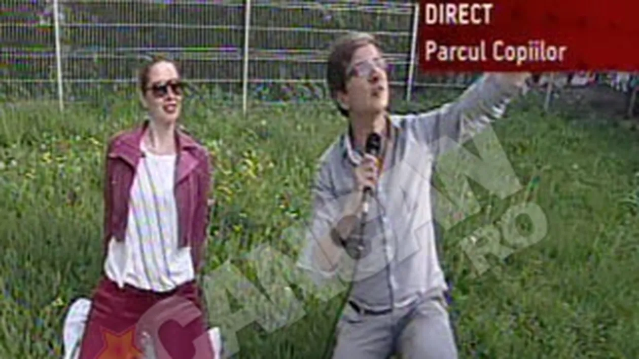 VIDEO Splendoare in iarba! Uite-o pe Oana Lis facand yoga cu bunica ei