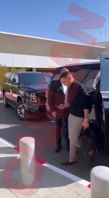 Simon Leviev intră în aeroportul din Tel Aviv/ Sursă foto: CANCAN.RO