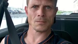 FOTO / Cină de coşmar după ce l-a cunoscut pe internet. Un rus a mutilat o asistentă, după ce i-a muşcat din nas şi ureche. Femeia s-a ales cu răni critice