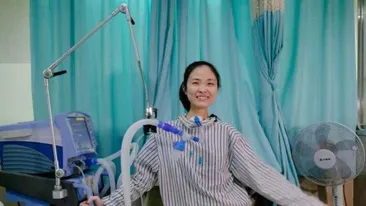 Cazul șocant al unei femei: de 11 ani, își curăță gâtul zilnic pentru că nu poate tuși!