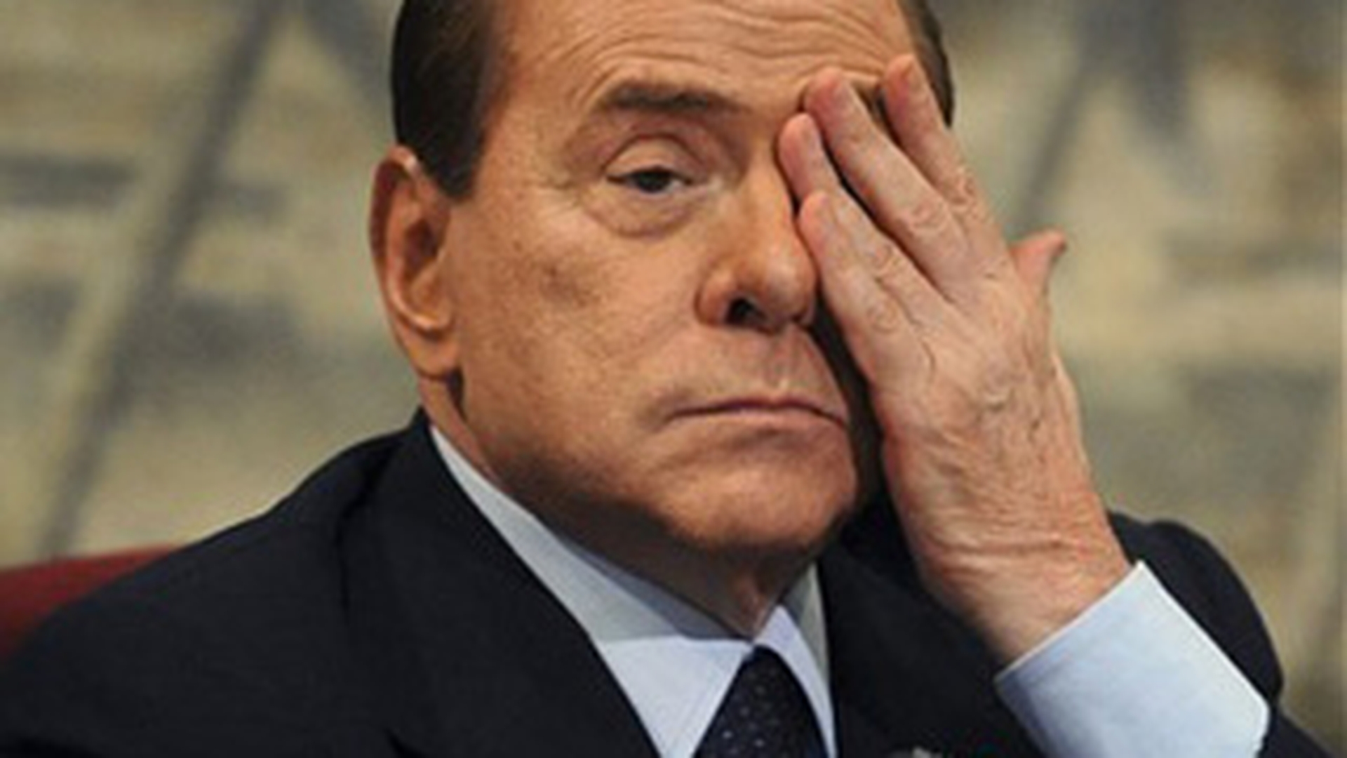 Italienii au iesit in strada si cer demisia lui Berlusconi! "Silvio, pleaca!"