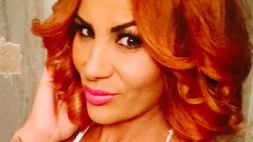 Cum arată BIANCA ROMAN gravidă în opt luni! S-a pozat în lenjerie intimă şi dresuri cu bandă