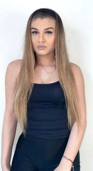 Ea este „bunăciunea” care i-a înmuiat genunchii lui Tavi Popescu, „perla” de 100 de milioane de euro a lui Gigi Becali. Imagini incendiare cu „bomba-sexy”