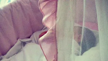 Uite ce mandra este Giulia Anghelescu de fetita ei! A publicat prima fotografie a micutei pe Facebook