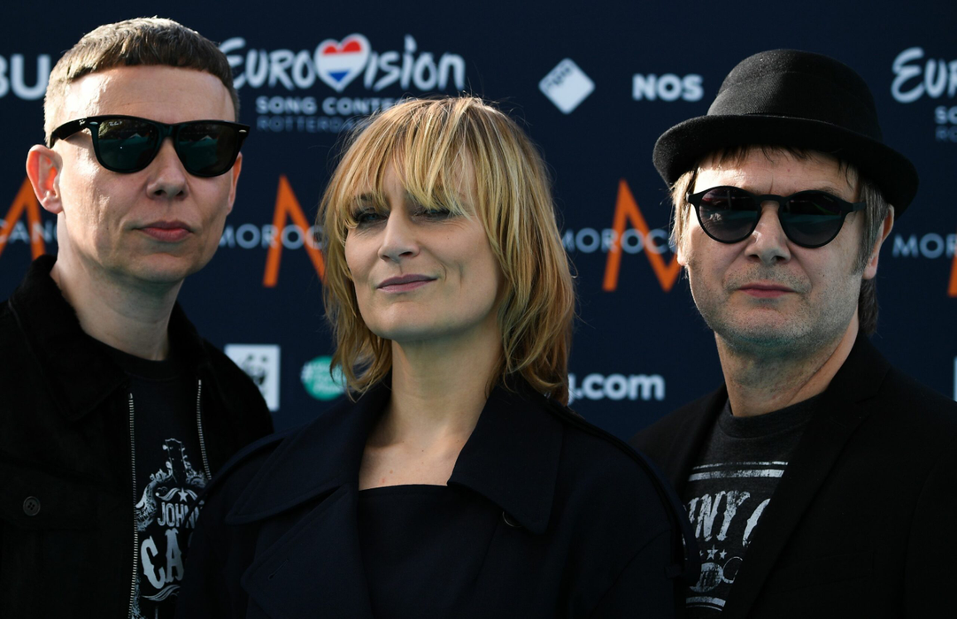 6546522 16.05.2021 Members of the trio "Hooverphonic" of Belgium pose on the turquoise carpet ahead of the opening ceremony for the 2021 Eurovision Song Contest, in Rotterdam, the Netherlands. Vladimir Astapkovich / Sputnik