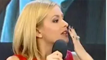 Vezi de ce nu s-a putut lipsi Simona Gherghe de esarfele de la gat! Sunt aproape vindecata!