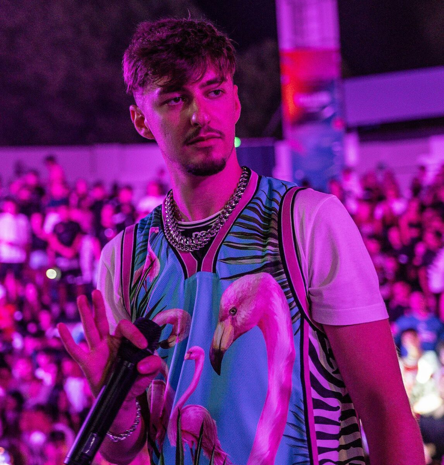 Fiul lui Vali Vijelie este trapper