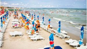Cât de scârbos! Ce a lăsat un cuplu, la plecare, în patul camerei hotelului din Mamaia unde s-au cazat