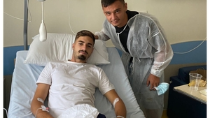 L-a accidentat grav și acum a mers la spital să-și ceară scuze. Scene emoționante cu doi fotbaliști din Superligă