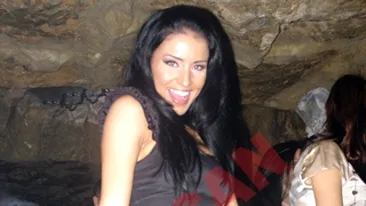 Adelina Pestritu, barmanita intr-un club din Targoviste!