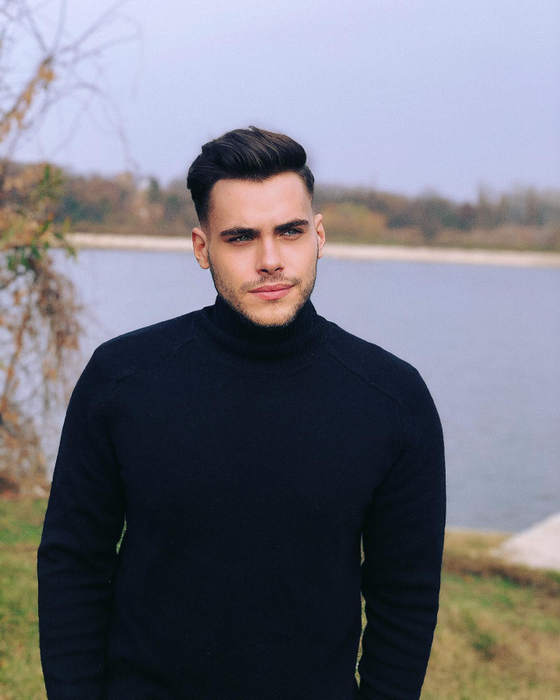 A lăsat-o pe "războinică" și a luat-o pe onlyfanistă / (Sursa: Instagram)