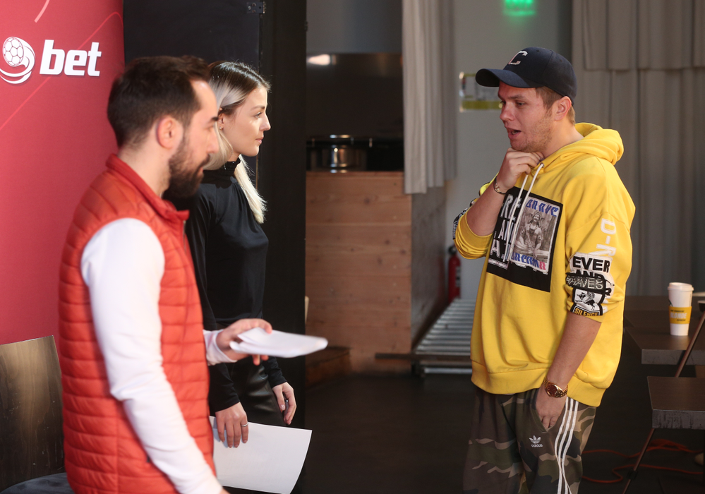 Codin este ocupat până peste cap cu castingul pe care îl organizează pentru pelicula ”Miami Bici”