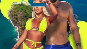 E cuplul bombă din showbiz! Concurenta de la ”Puterea Dragostei” s-a combinat cu o ispită de la ”Insula Iubirii”! Avem imagini direct din așternut!