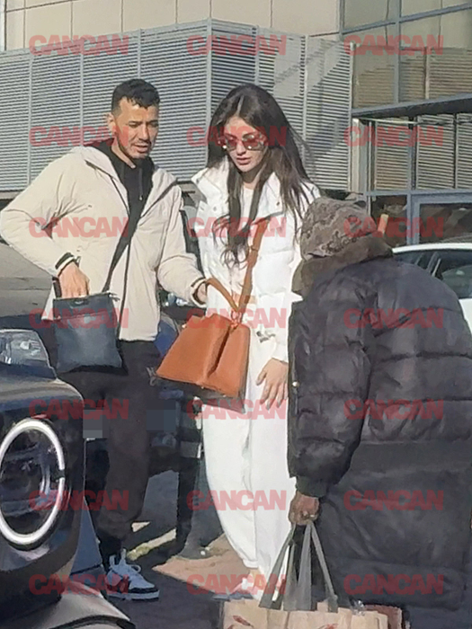 Andreea Bostănică nu-l mai ascunde pe nepotul președintelui! CANCAN.RO i-a filmat pe iubăreți chiar în buricul Capitalei, alături de ”soacra mică”