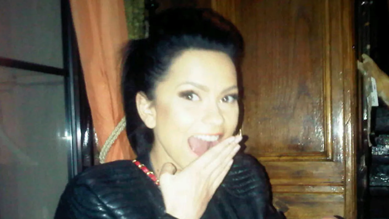 O lume intreaga a vazut aceaste imagini! Inna, uda, in piscina alaturi de doua prietene! Fetele condimenteaza distractia cu alcool