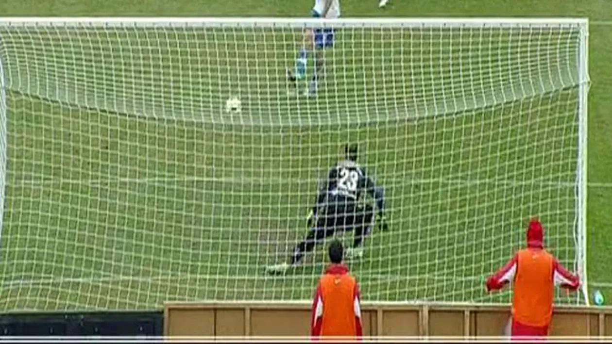 Ce nu s-a vazut de la brau in jos! Cum apare acest reporter in timpul unui interviu: la TV nu s-a vazut nimic