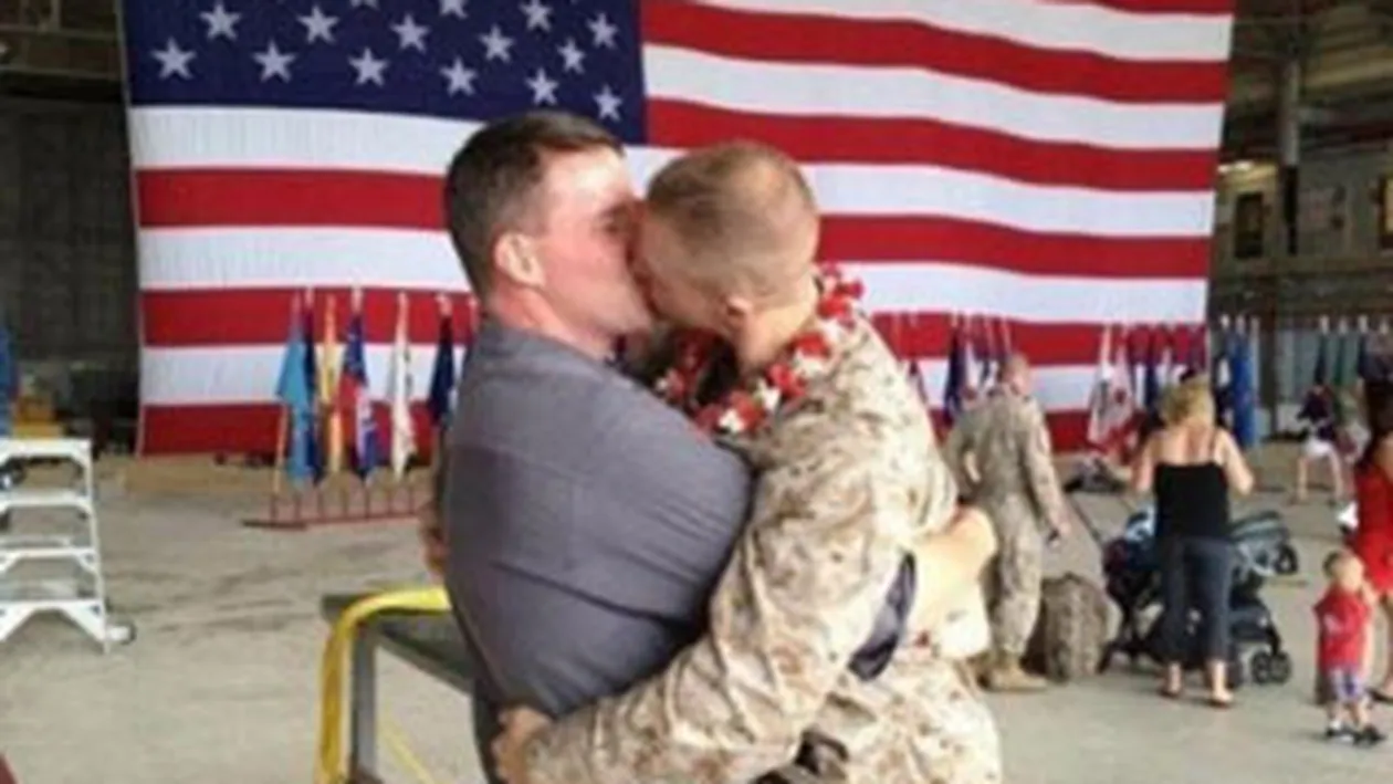 Poza pe care n-o s-o uiti prea usor! Cat despre cei care ne urasc, sa ne urasca. Suntem mai fericiti ca niciodata