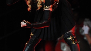 Madonna, suparata ca MIA a aratat degetul mijlociu cand a urcat pe scena cu ea!