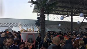 LIVE din LOFT Mamaia! Milionari, maşini scumpe şi ultimele fiţe
