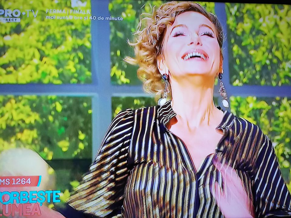 Lui Cove i-au căzut ochii în decolteul Annei Lesko! Imaginea e demențială: ”Tu o ai aici!”