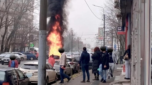 De ce a ars femeia din mașina cuprinsă de flăcări în București, iar bărbatul a scăpat. Cum s-a petrecut tragedia