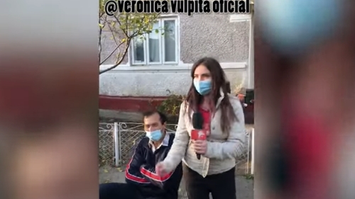 Imagini demențiale de la ziua Vulpiței! Cum dansează în curte, în jurul lui Viorel, după ce a copt cartofi pe plită VIDEO