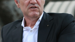 Becali pune bodyguarzii pe stelistii care merg la pacanele