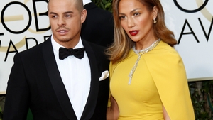Aceasta e despărţirea momentului în showbiz! JENNIFER LOPEZ şi CASPER SMART au pus punct poveştii de iubire