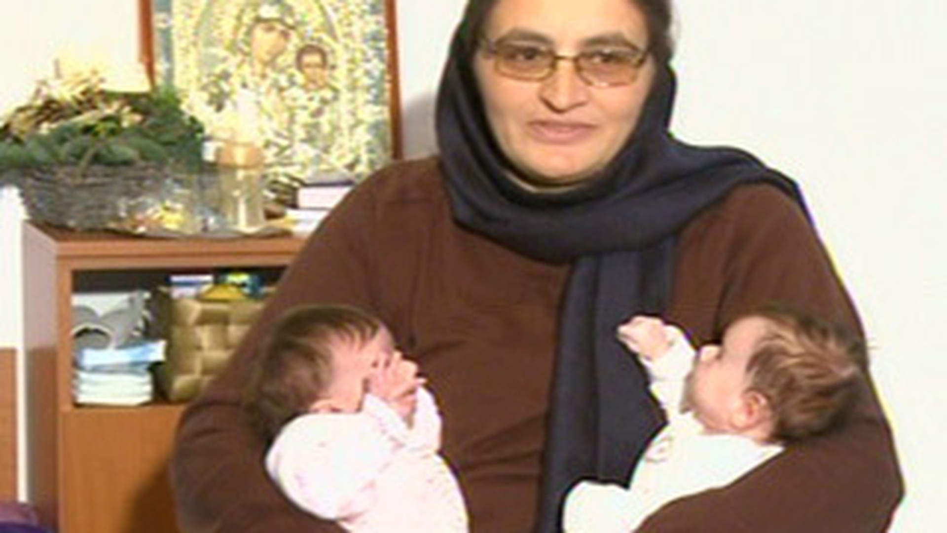 Cum arată gemenele stareţei SEBASTIANA, în vârstă de aproape cinci ani! Imagini realizate în această dimineaţă