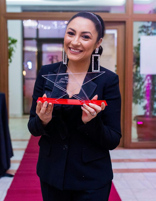 Andra Măruță s-a împlinit sau chiar e însărcinată?! Cum a apărut pe scenă la Satu Mare, în timpul ultimului concert