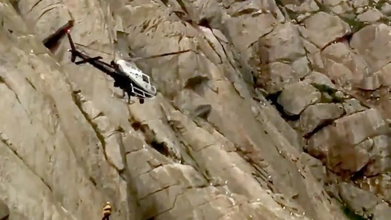 A vrut să-şi ceară iubita în căsătorie în cel mai romantic mod, dar a rămas blocat la o altitudine de aproape 200 m. Vezi ce a păţit acest bărbat! 