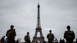 Scene de groază la Paris! Atac la Turnul Eiffel