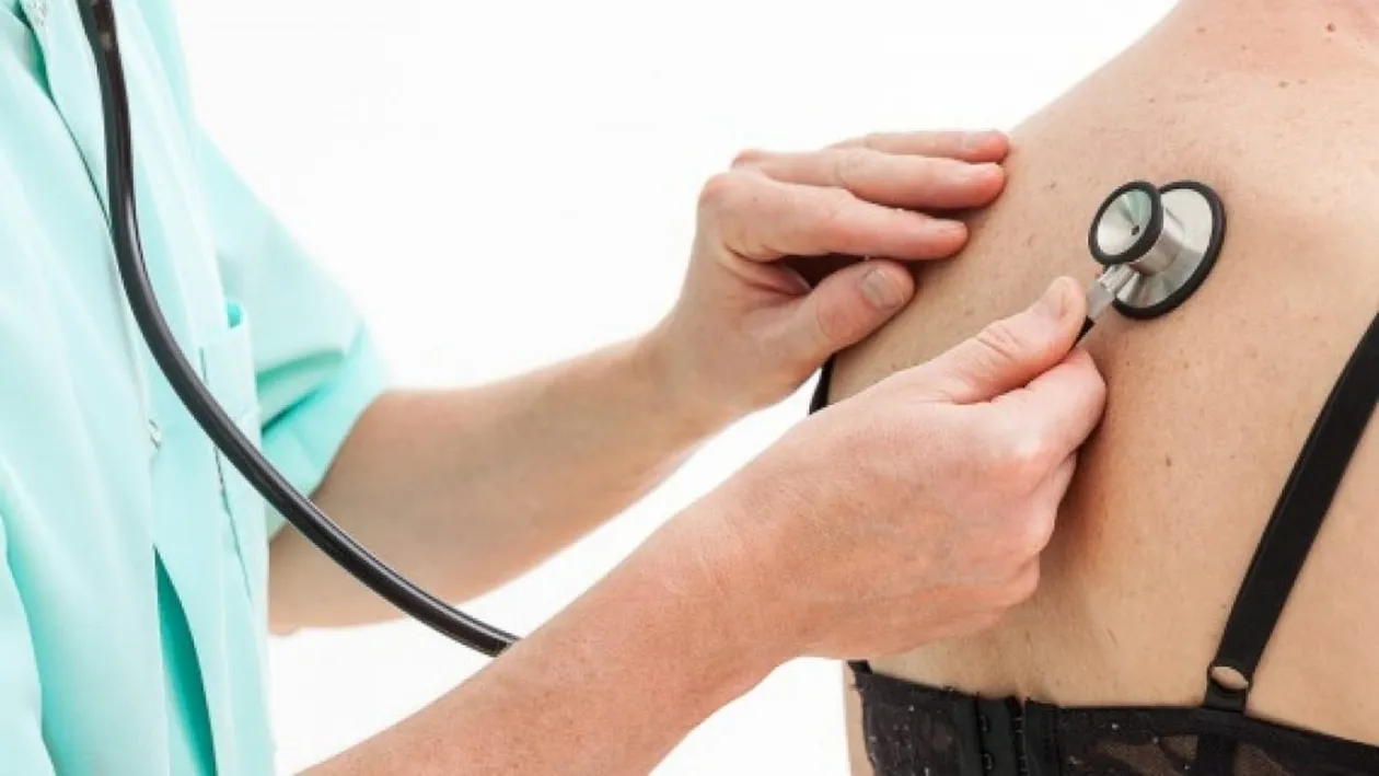 O fetiță de 14 ani și o femeie de 43 de ani din Bistrița-Năsăud au murit din cauza pneumoniei. Bilanț alarmant la nivelul întregii țări