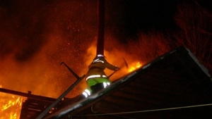 Patru tineri răniți în Prahova, după ce o sobă supraîncălzită a explodat
